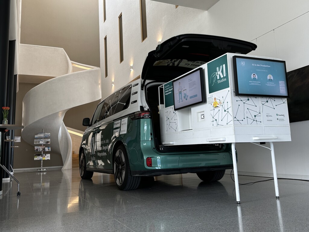 KI erleben und verstehen: Das KI-Infomobil zu Gast bei ERWIN